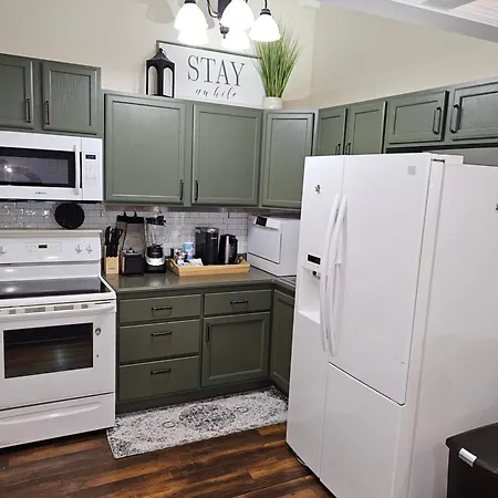 Oakwood Oasis-Studio W Laundry & Kitchen